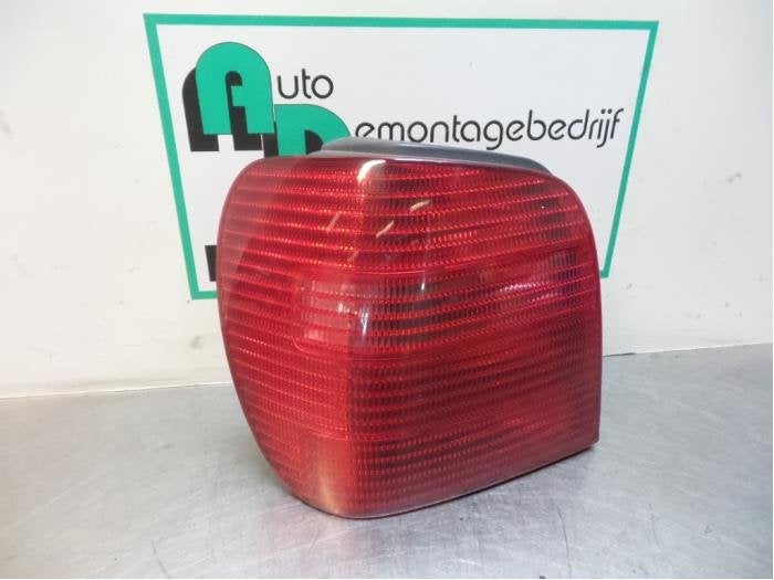Feu arrière gauche d'un Volkswagen Polo (Polo 99-), Volkswagen, -, Utilisé, -