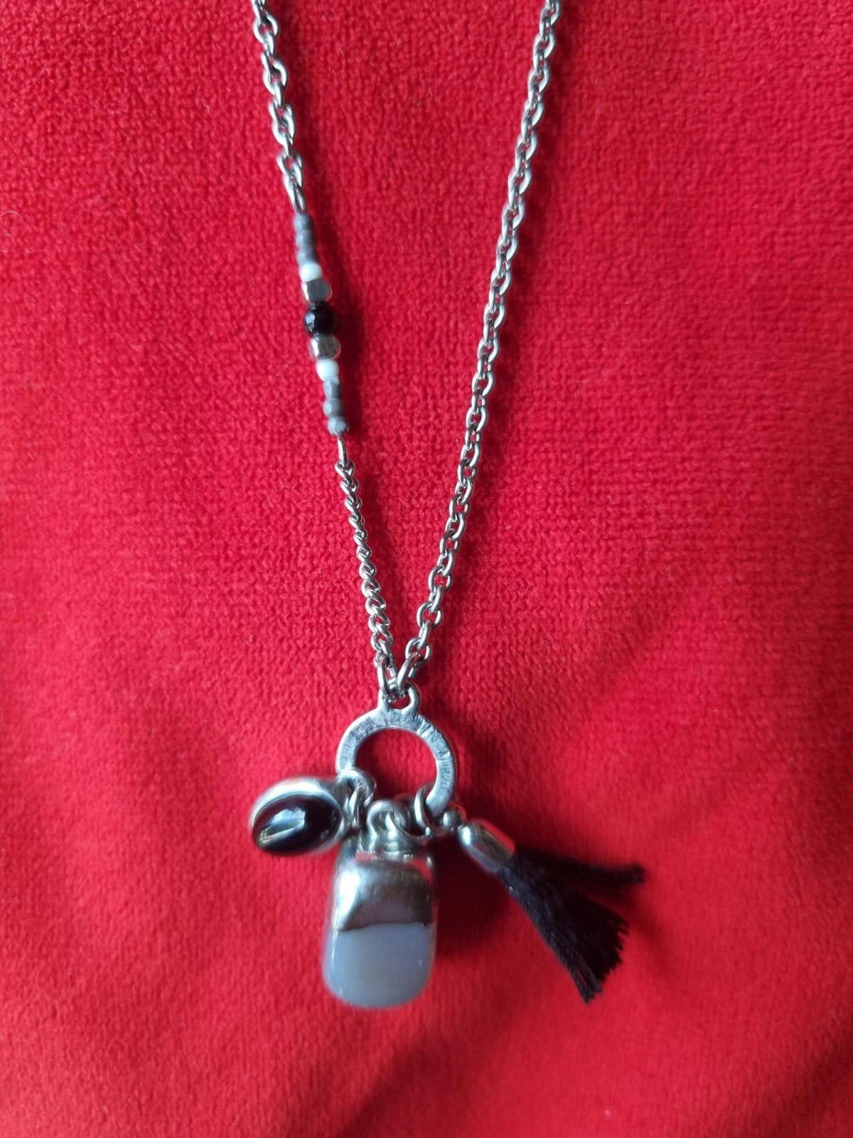 Sautoir IKKS en métal argenté., Enlèvement, Noir, Argent