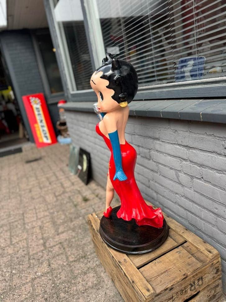 Groot Betty Boop Beeld - Zangeres in Rode Jurk