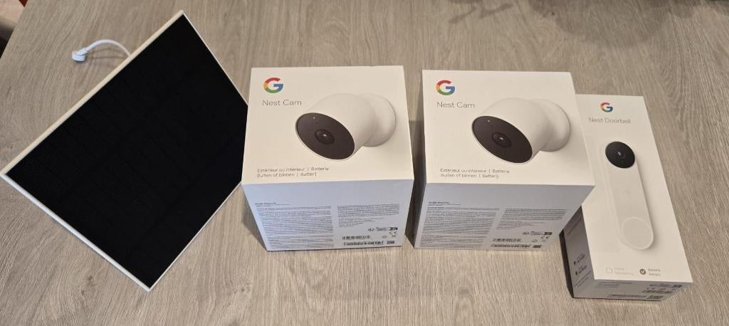 Google Nest cam  2x + Nest Doorbell + panneau solaire google, Enlèvement, Comme neuf, Caméra extérieure