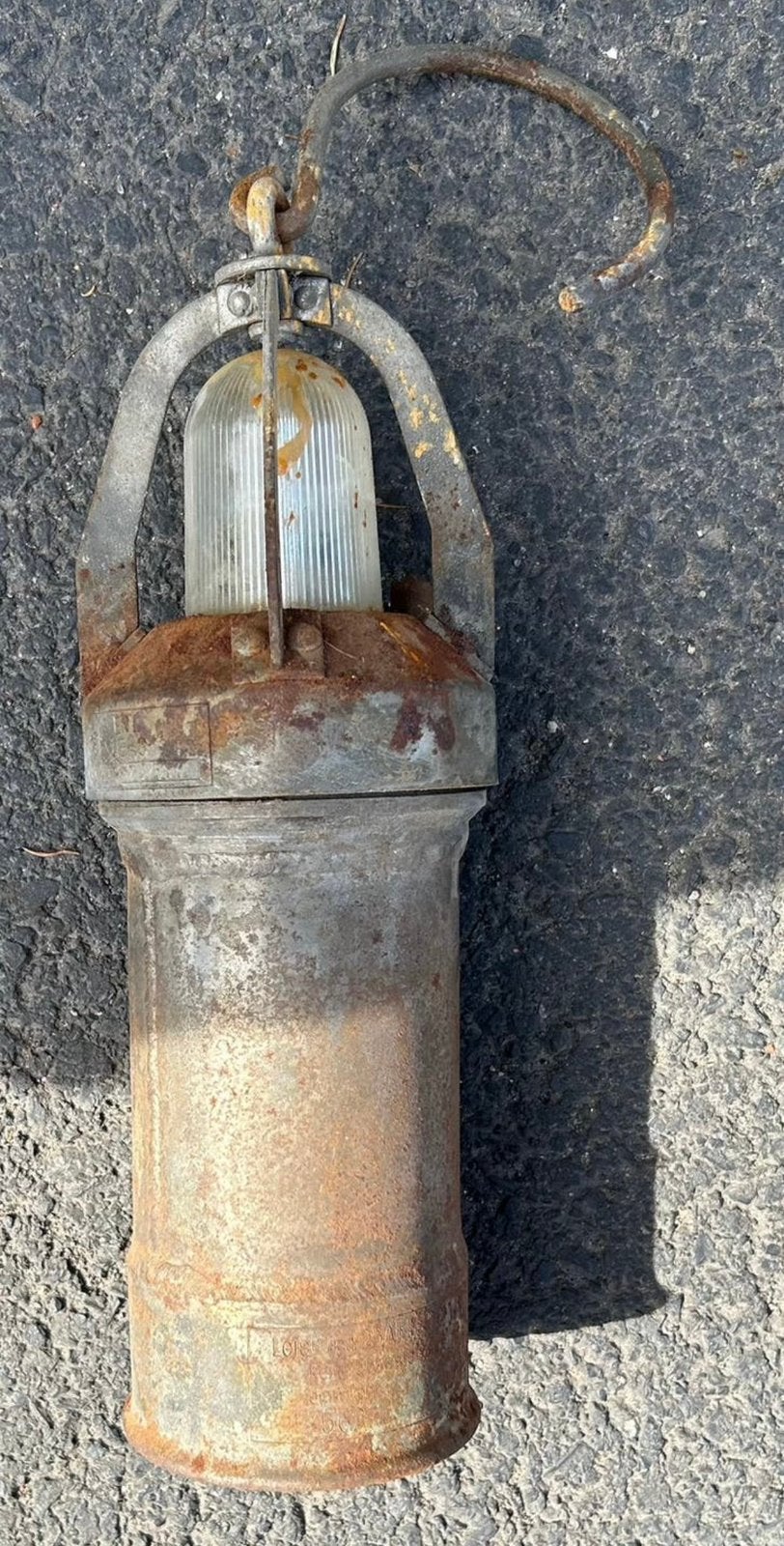 Elektrische mijnwerkerslamp, Ophalen