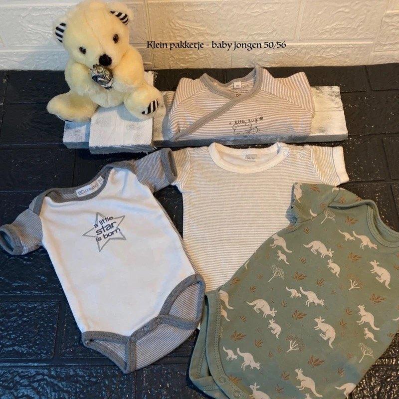 Lot de 3 barboteuses « Baby boy » +1 manche taille 50/56, Enlèvement ou Envoi, Comme neuf, Garçon, Ensemble