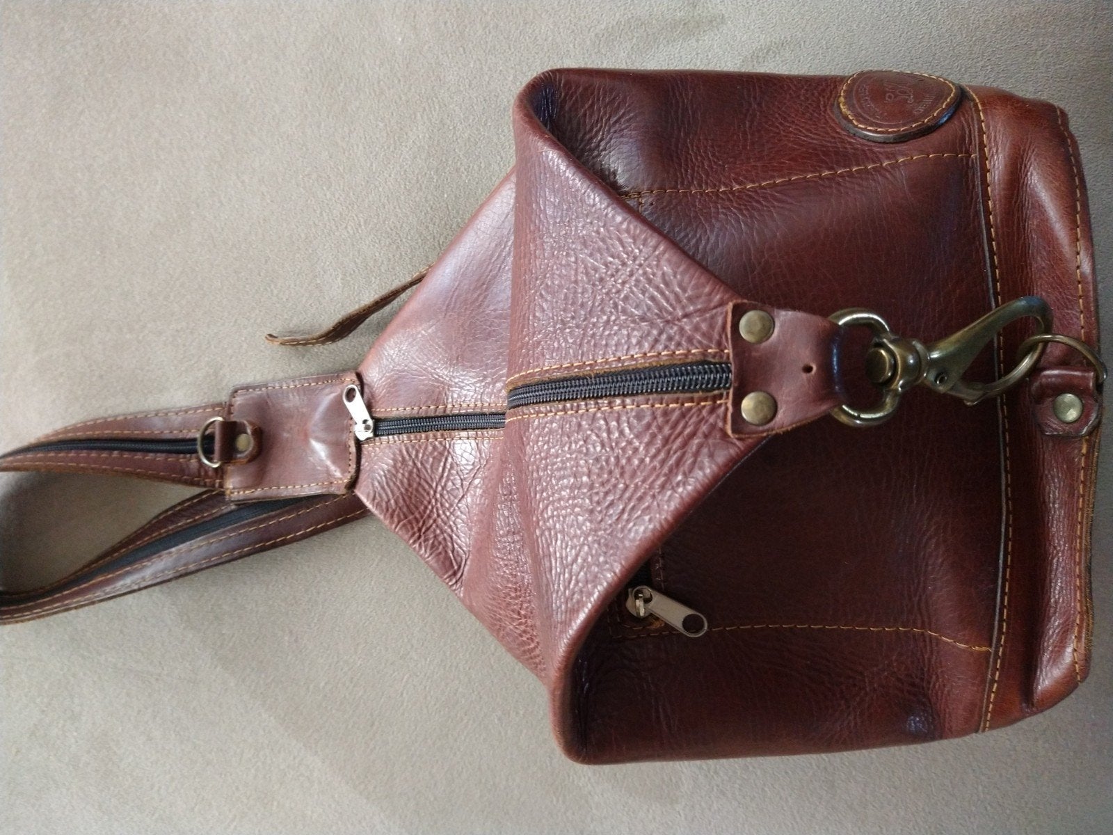 Lek lederen rugtas met stoere details, Handtassen en Accessoires, Ophalen