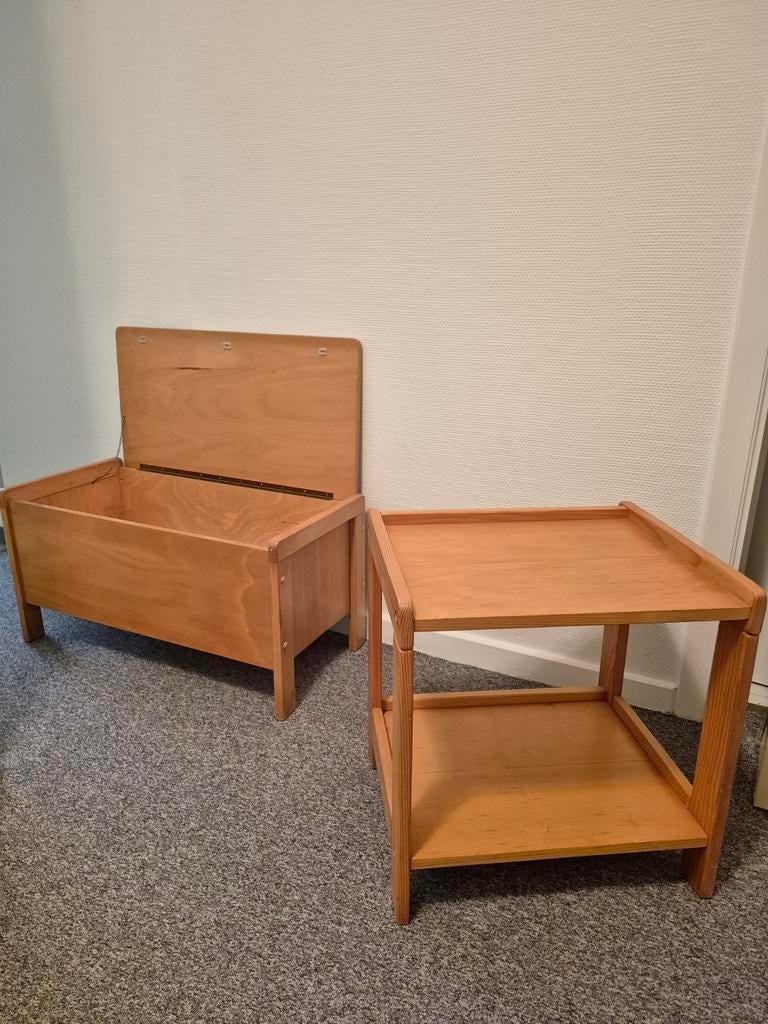 Houten kist en houten nachtkastje, Grenenhout
