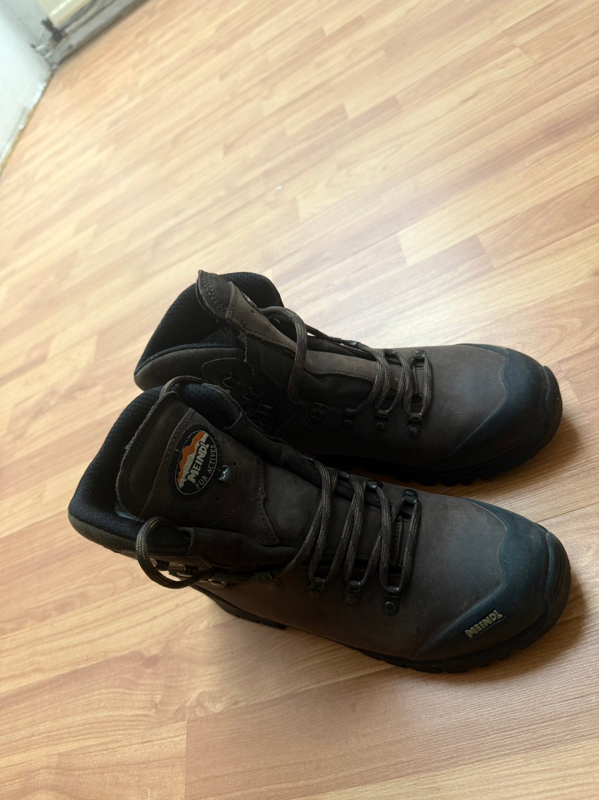 Donkerbruine herenschoenen. Maat 43. Merk Meindl., Bruin, Boots, Ophalen of Verzenden, Zo goed als nieuw