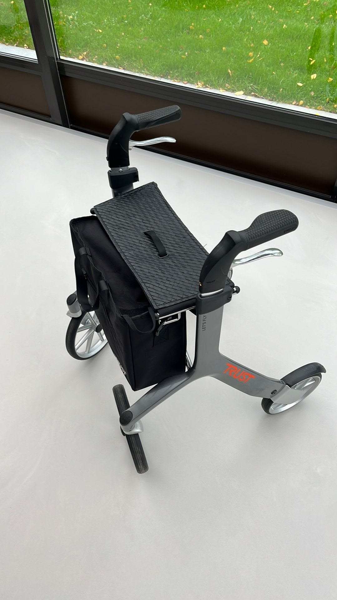 Rollator voor buiten en binnen, Ophalen, Zo goed als nieuw