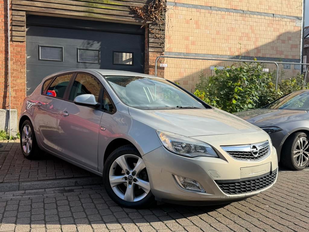 Opel astra AUTOMATIQUE 140.000km 2010, Autos, Opel, Particulier, Astra, Cruise Control, Essence, Euro 5, 5 portes, Automatique