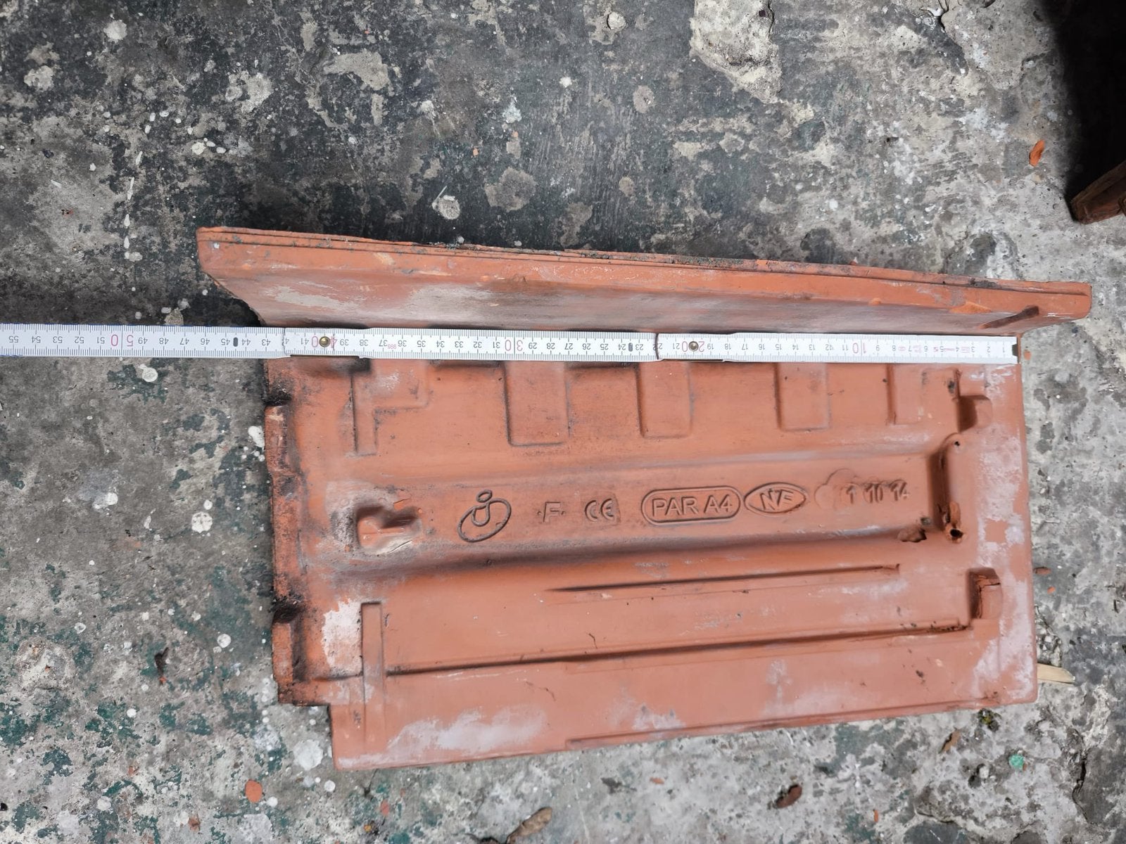 Tuiles de rive 10 gauches et 11 droites avec 1 frontal., Enlèvement, Comme neuf, Tuiles