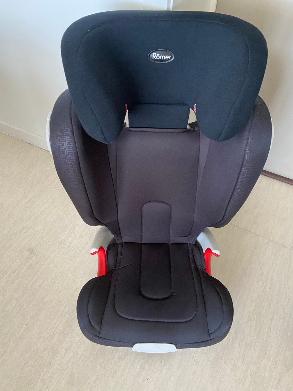 Siège auto Romer isofix en bon état  De 15k a 36k, Enfants & Bébés, Enlèvement, Comme neuf, Romer, Isofix
