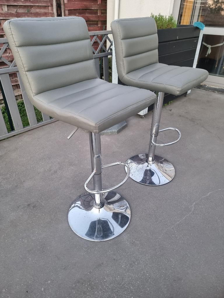 Tabourets, 2 tabourets, Enlèvement, Utilisé, Réglable en hauteur