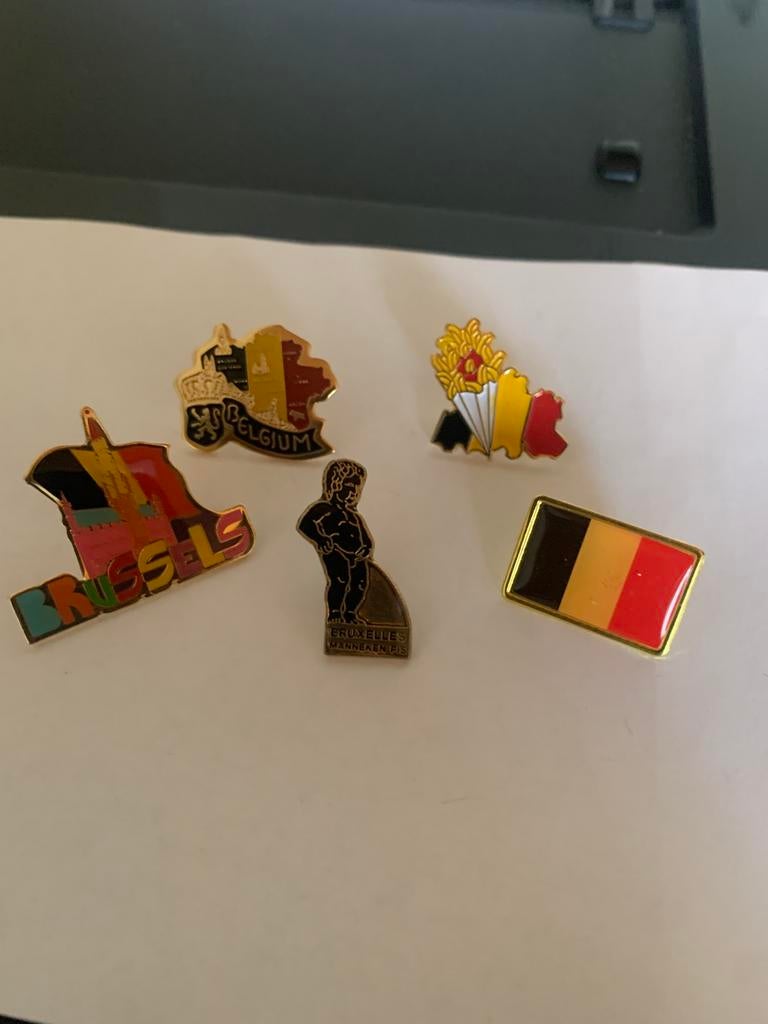 Lot de 10 épingles rétro de Belgique, Enlèvement ou Envoi, Comme neuf