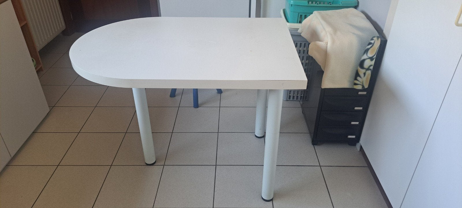 Wit half afgerond tafeltje, Ophalen
