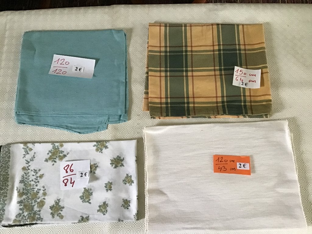 8 mooie tafelkleedjes aan slechts 2 euro per stuk, Huis en Inrichting, Ophalen of Verzenden, Zo goed als nieuw