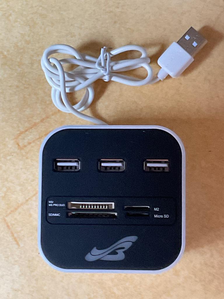 IT kast opruiming: universal USB hub met card reader, Ophalen, Nieuw