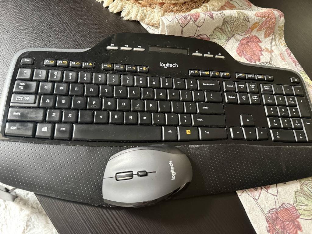 LOGITECH MK710 wireless mouse and keyboard, Computers en Software, Toetsenborden, Logitech G, Ophalen of Verzenden, Zo goed als nieuw