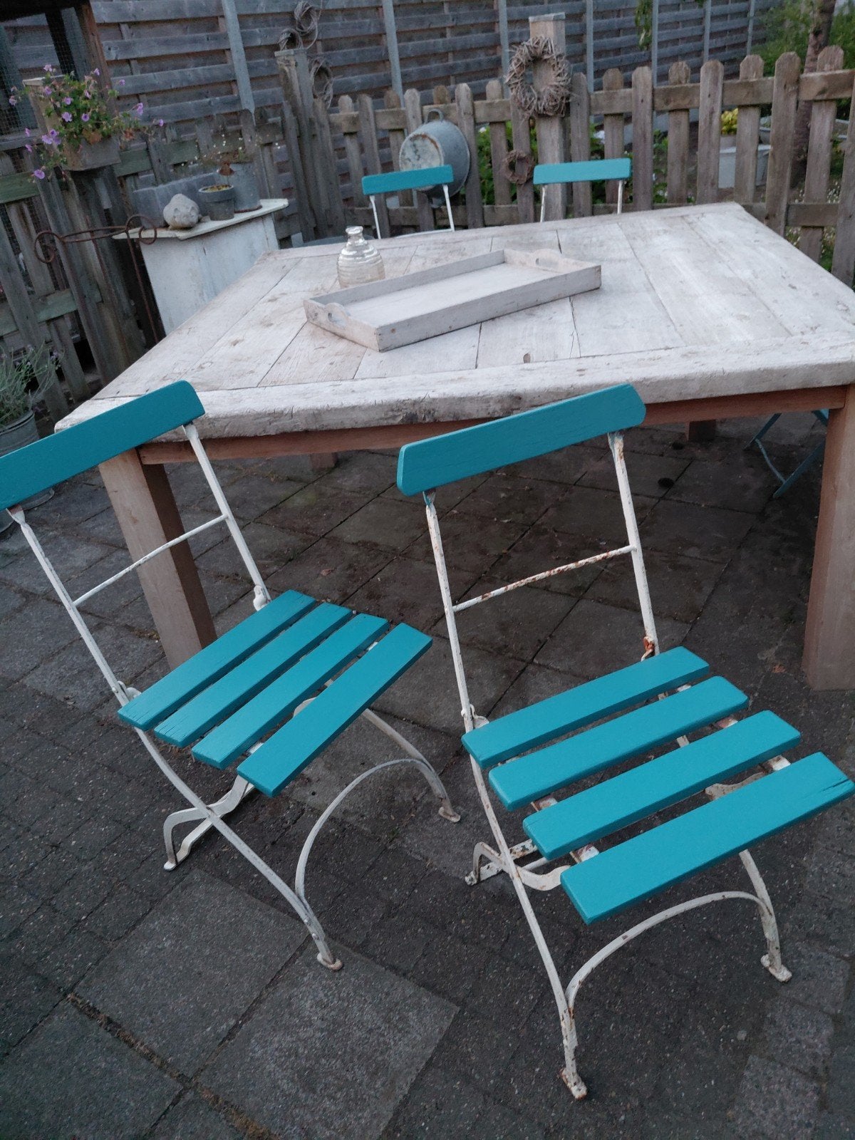 Zware ijzeren stoelen, Ophalen