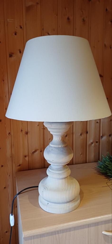 Staande lamp met houten voet, Ophalen