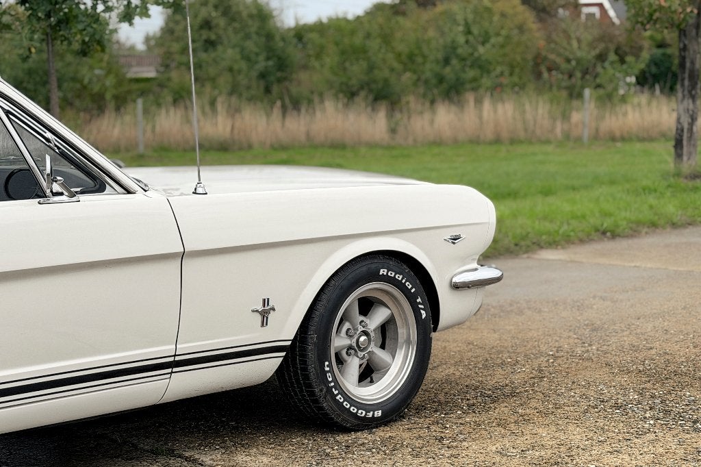 Ford Mustang Fastback 1965, Auto's, 4 zetels, Achterwielaandrijving, Wit, Handgeschakeld