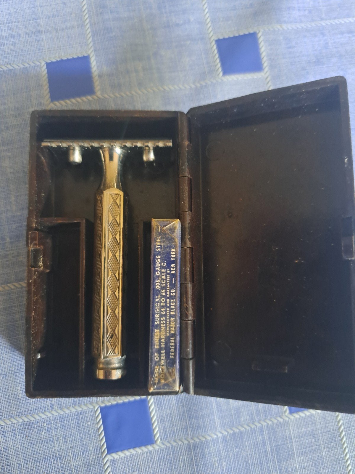 Vintage veiligheidsscheermes in originele bakeliet doos, Ophalen