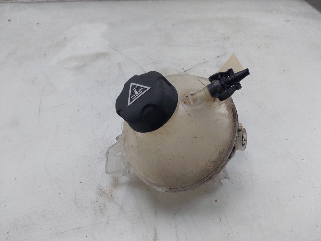 EXPANSIERESERVOIR Peugeot 5008 II (M4 / MC / MJ / MR), Kontakt-peugeot@peugeot.com, Gebruikt, Peugeot Deutschland GmbH, Bahnhofsplatz
65423  Rüsselsheim, DE