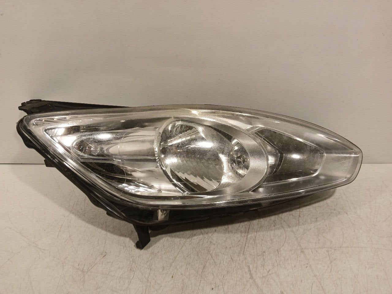Koplamp rechts Ford C-Max, Onderdelen@venauto.nl, Van der Ven Autorecycling B.V., Ettenseweg 76, 4706 PB Roosendaal, The Netherlands