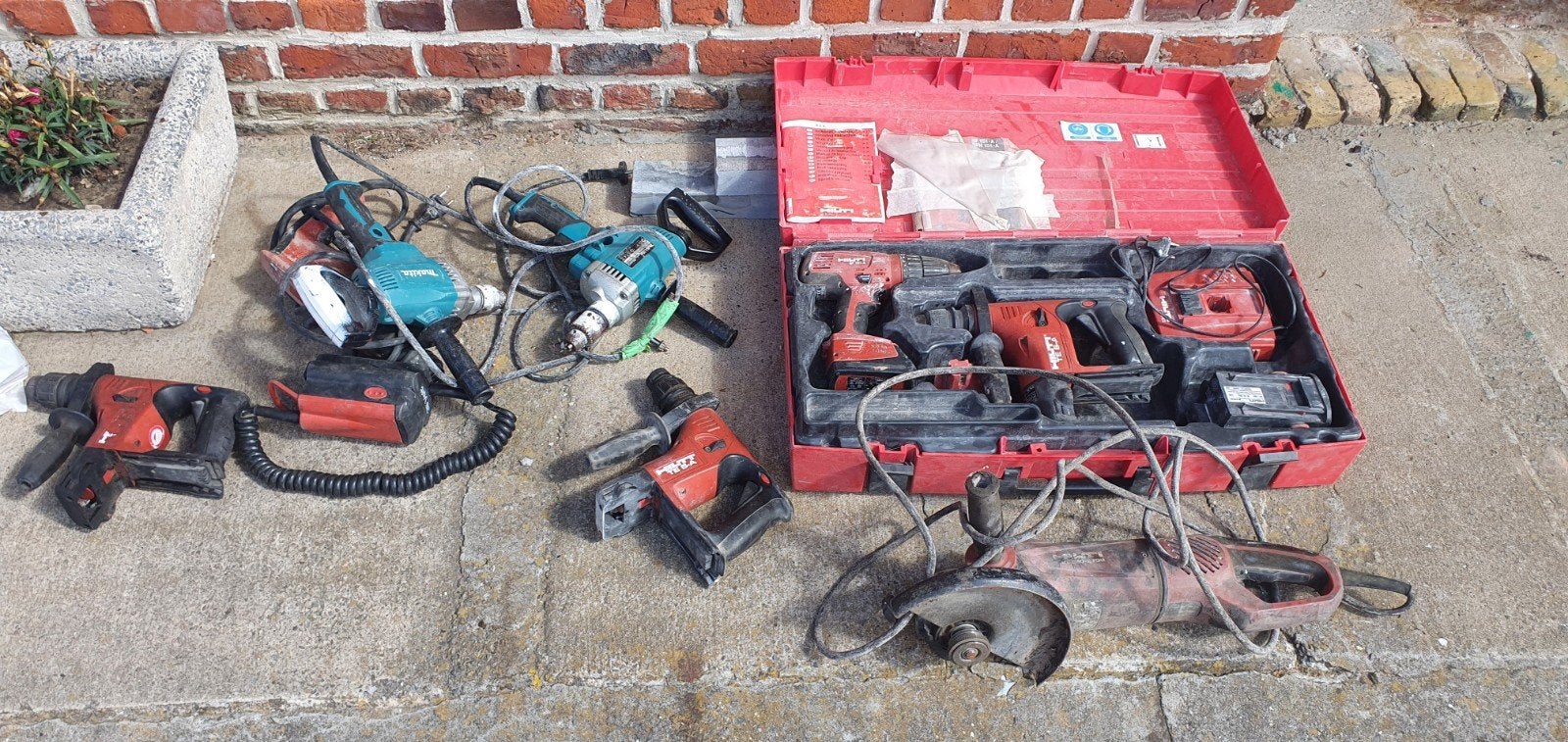 lot de machine hilti et metabo makita et mèche, Enlèvement, Utilisé