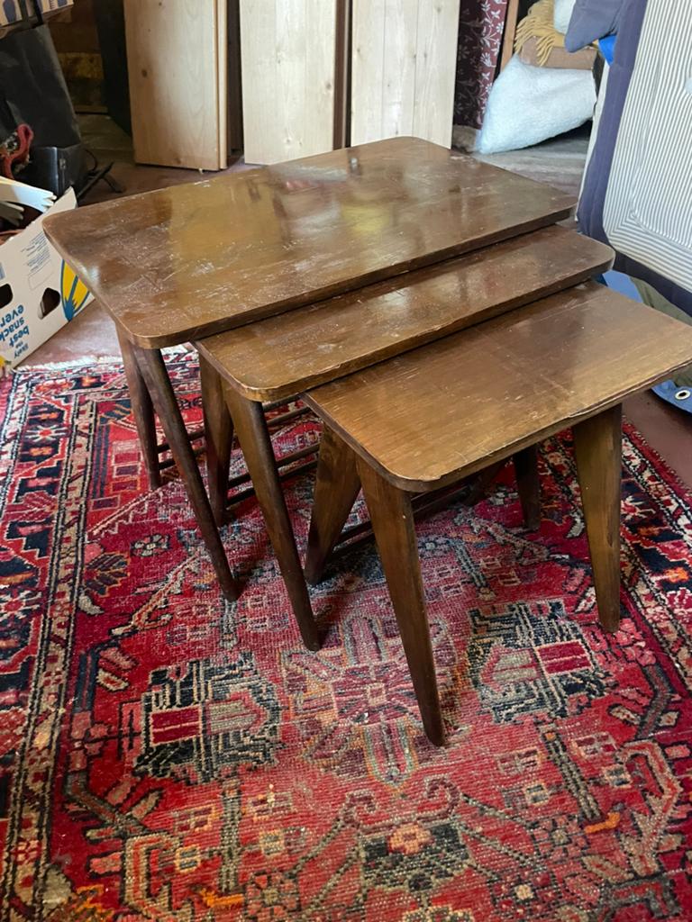 Mimiset van 3 mid century bijzettafeltjes, Ophalen