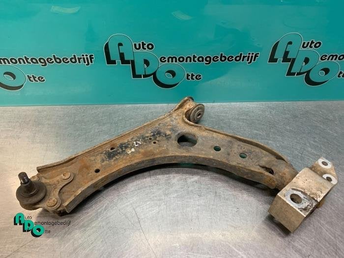 Draagarm links-voor van een Volkswagen Caddy (Caddy 04-), Gebruikt, -, Volkswagen, -