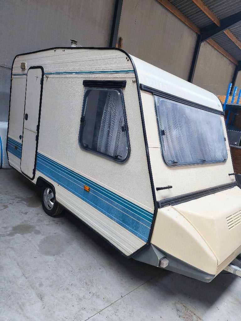 Caravane de moins de 750 kg, Caravanes & Camping, 4 à 5 mètres, Particulier, Lit transversal, Adria