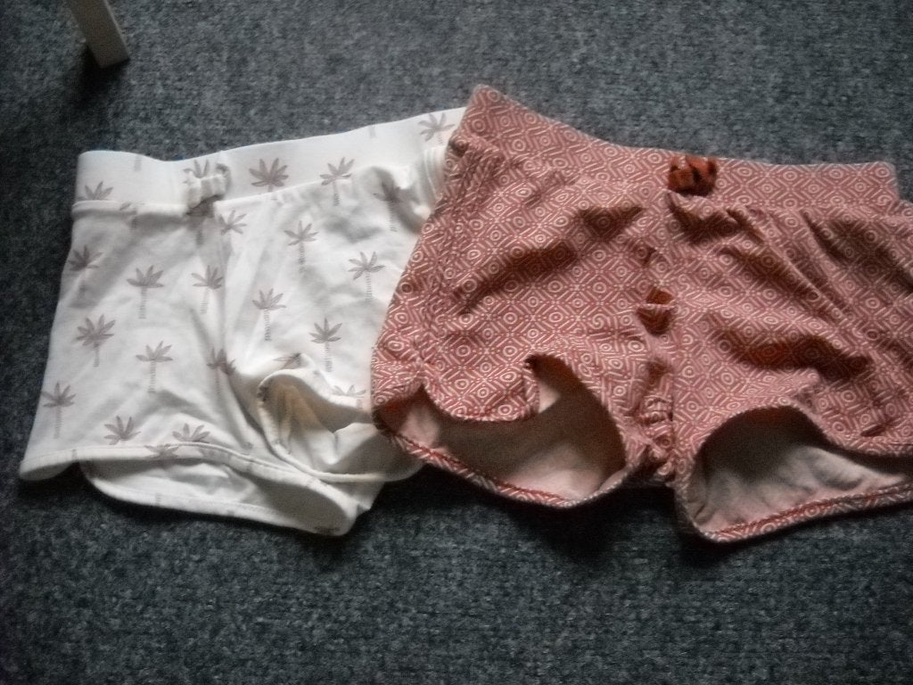 2 shorts c&a-niet gedragen-maat 122, Ophalen, Nieuw, Meisje