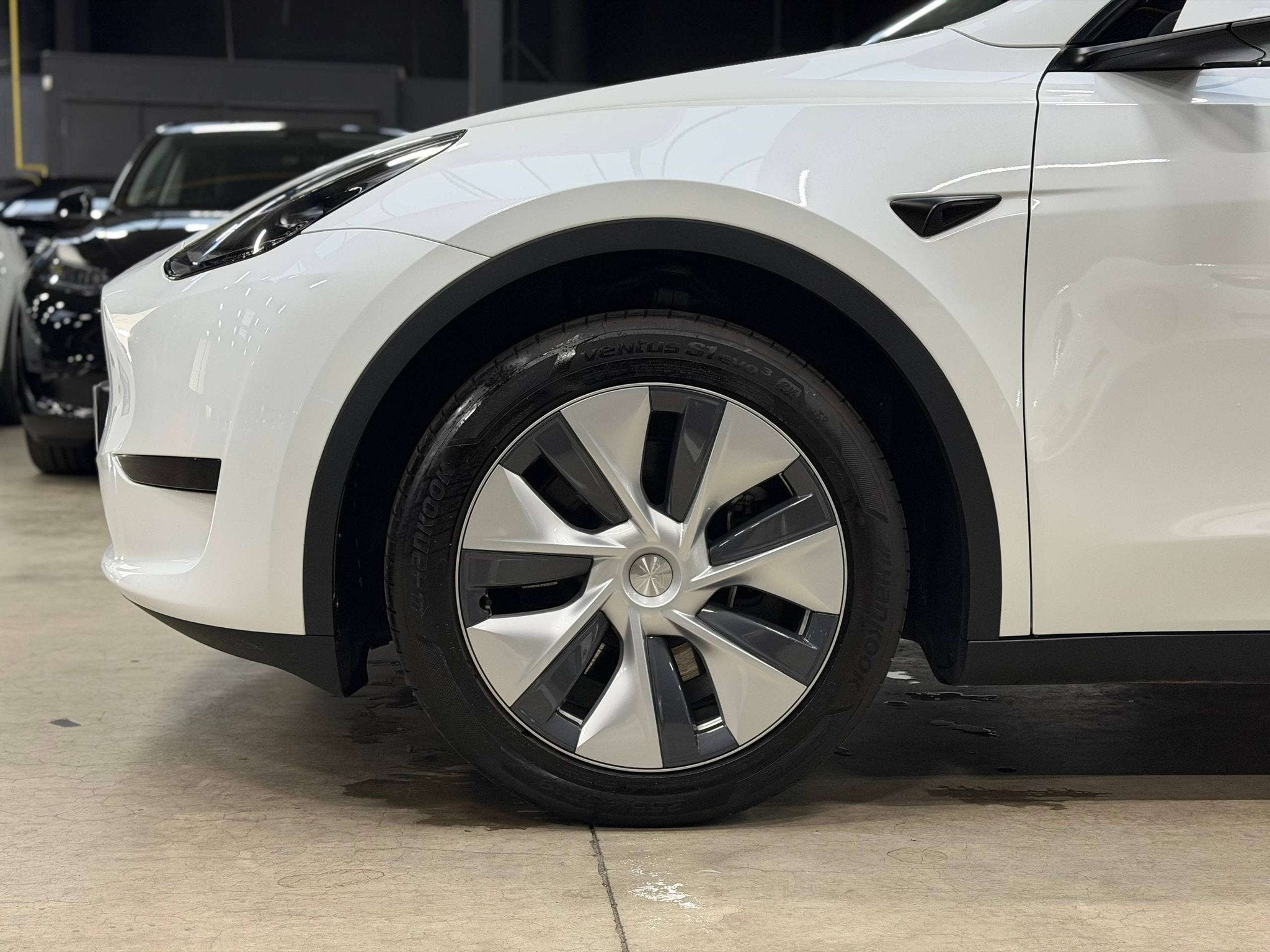 Tesla Model Y MODEL Y PREMIUM RWD - HW4 - PANORAMIC ROOF - T, Auto's, Automaat, Achterwielaandrijving, Gebruikt, 300 pk