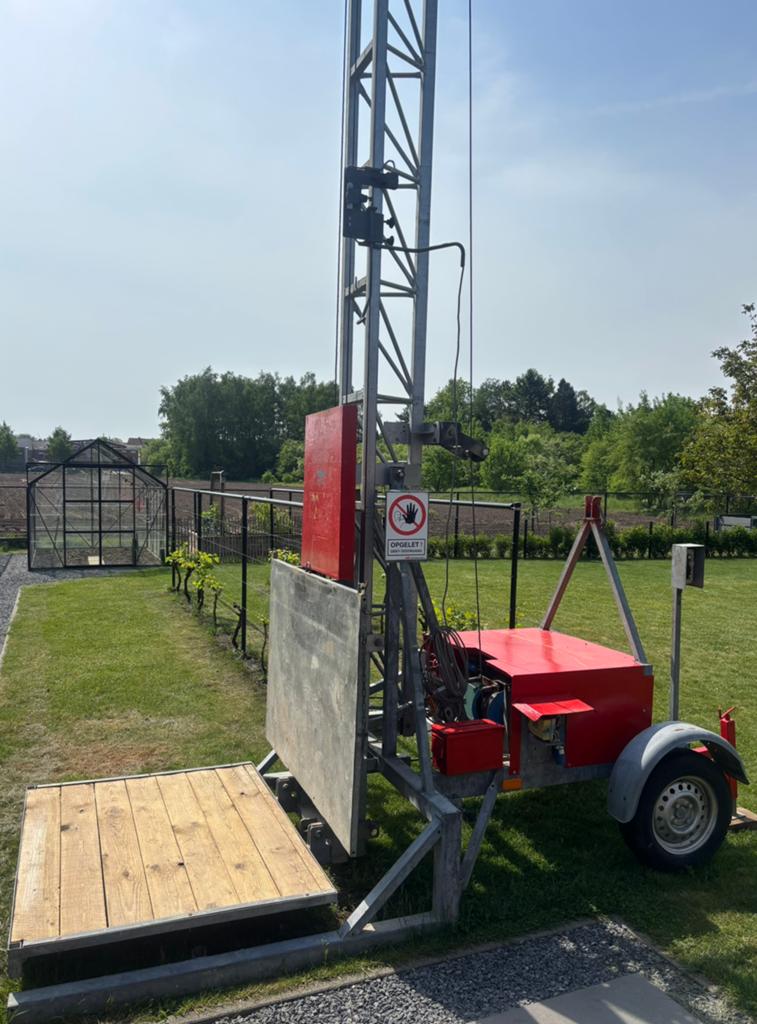 Bouwlift 230V, Doe-het-zelf en Bouw, Bouwliften, Ophalen, Zo goed als nieuw, Bouwlift