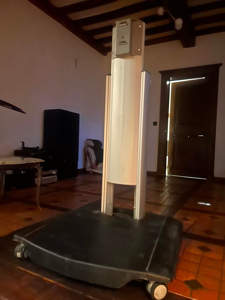 Large tv stand, Sport en Fitness, Ophalen, Zo goed als nieuw