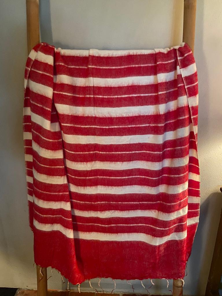 Warme Fair Trade sjaal, rood/wit, 30% katoen en 70% acryl., Kleding | Dames, Mutsen, Sjaals en Handschoenen, Ophalen, Nieuw, Sjaal
