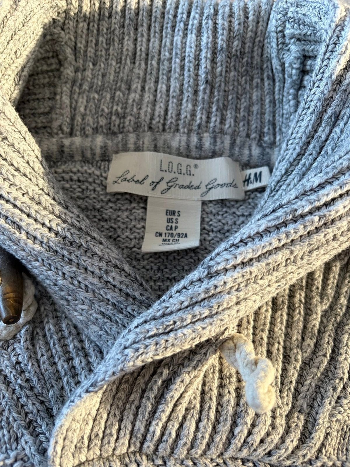 Chinagrijze trui met sjaalkraag Duffle L.O.G.G. H&M (maat S), Ophalen of Verzenden, Zo goed als nieuw, Grijs
