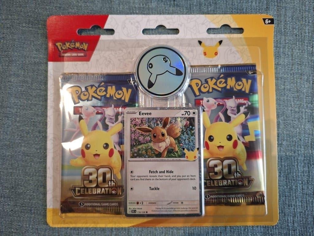 Pokemon 30th celebrations Eevee Blister, Ophalen of Verzenden, Nieuw, Booster, Foil