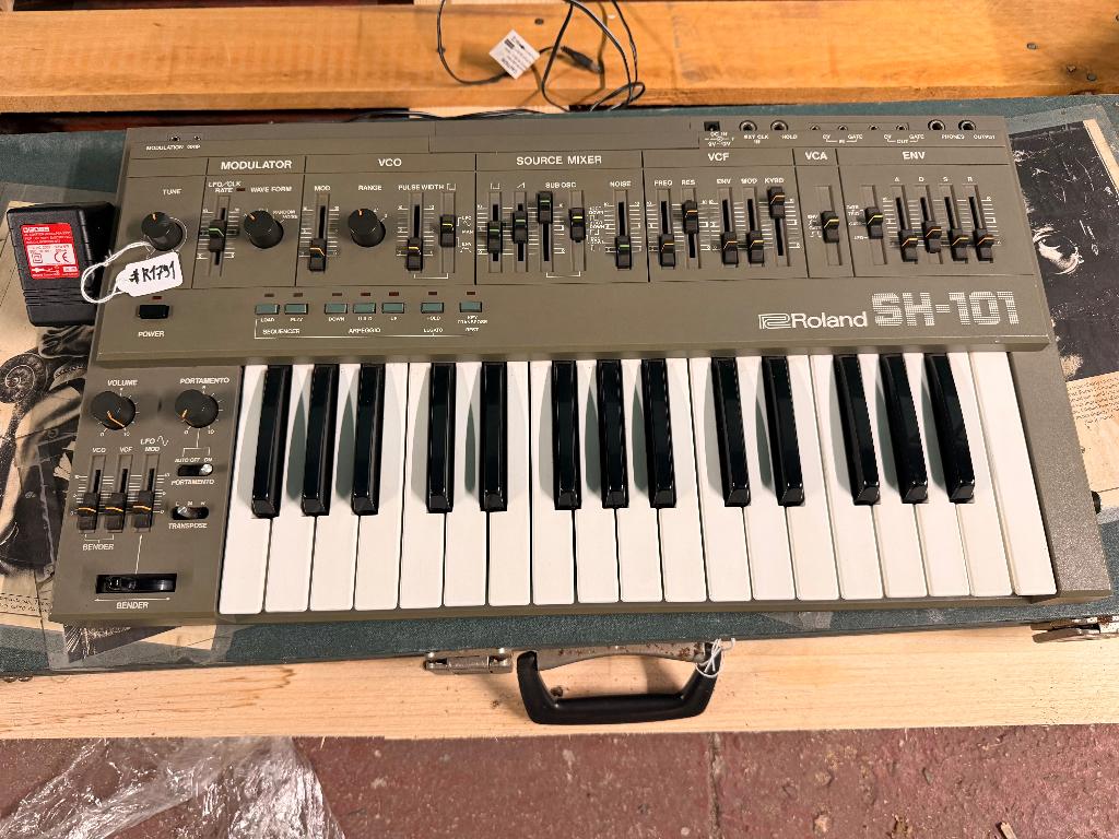 Roland SH-101 grijs geserviced door Turnlab, Muziek en Instrumenten, Synthesizers, Ophalen, Gebruikt, Roland, Overige aantallen