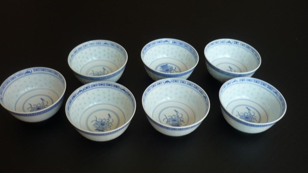 7 kommen in wit en blauw, Ophalen of Verzenden, Nieuw, Porselein, Kom(men)