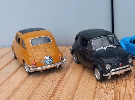 2x Fiat 500 oldtimer schaalmodellen, Ophalen, Zo goed als nieuw, Auto
