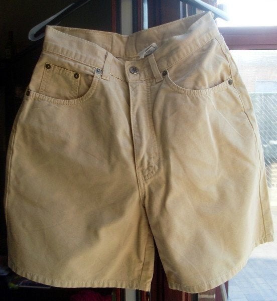 Geel-beige short maat 30, Kleding | Heren, Broeken en Pantalons, Ophalen of Verzenden, Maat 46 (S) of kleiner, Beige