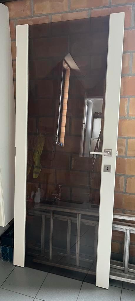 Glazen binnendeur met donker glas, Doe-het-zelf en Bouw, Deuren en Vliegenramen, Ophalen, Gebruikt, 80 tot 100 cm, Binnendeur