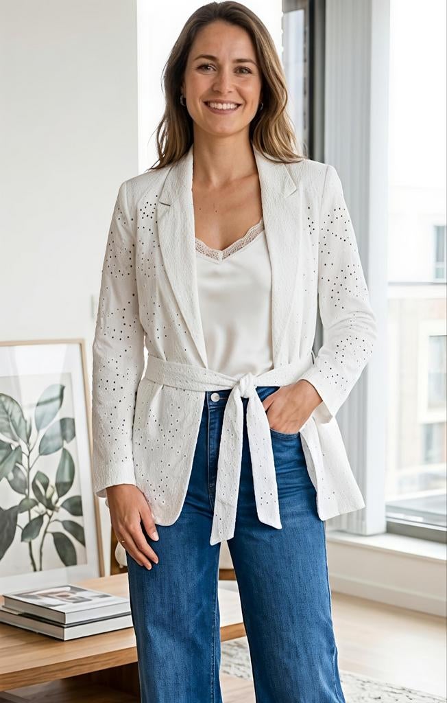 Wit Broderie-Anglaise jasje van Lefties , mt 36, Kleding | Dames, Jassen | Zomer, Wit, Ophalen of Verzenden, Zo goed als nieuw