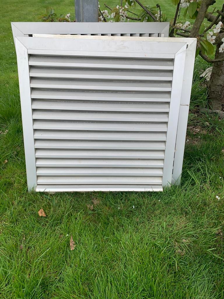 Grille extérieure, Enlèvement, Comme neuf