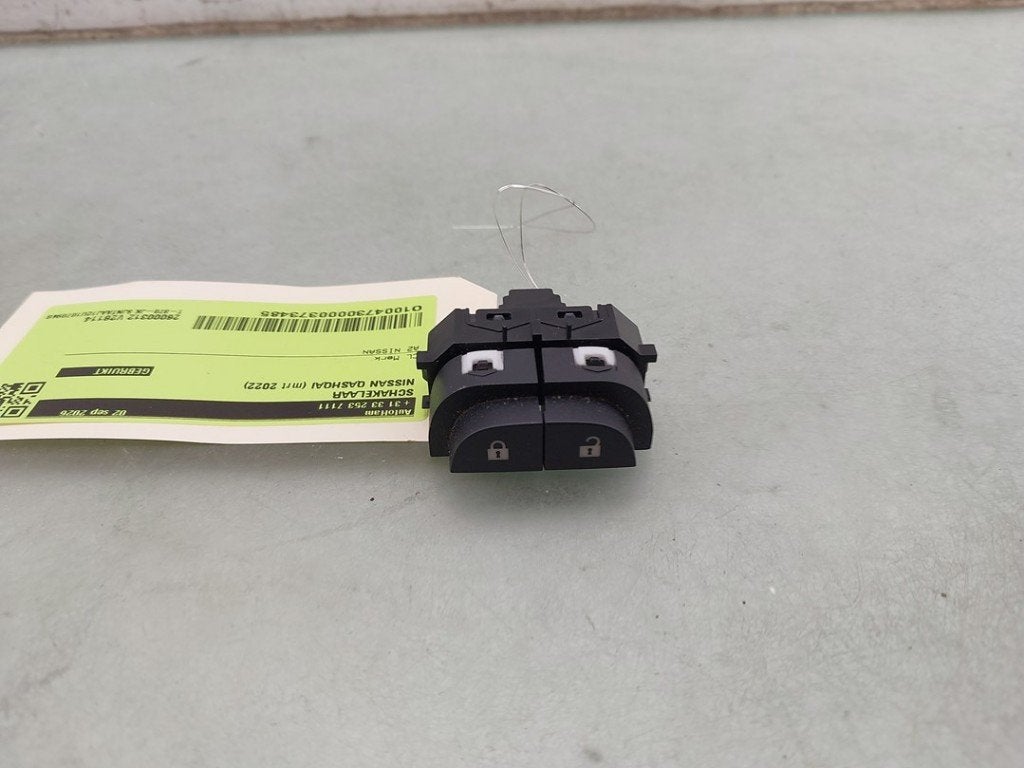 SCHAKELAAR Nissan Qashqai (J12) (|252106RA1A|), Auto-onderdelen, Gebruikt, Germany@nissan-services.eu, Kronenweg 38
50389  Wesseling, DE