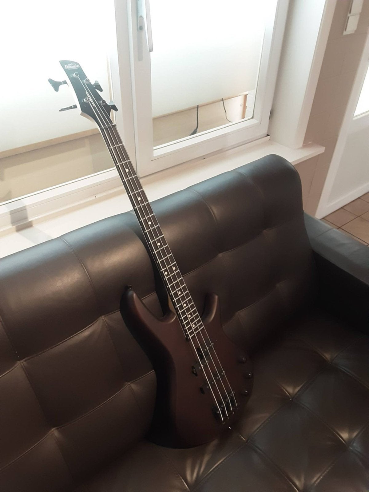 Ibanez shortscale, Muziek en Instrumenten, Ophalen, Zo goed als nieuw
