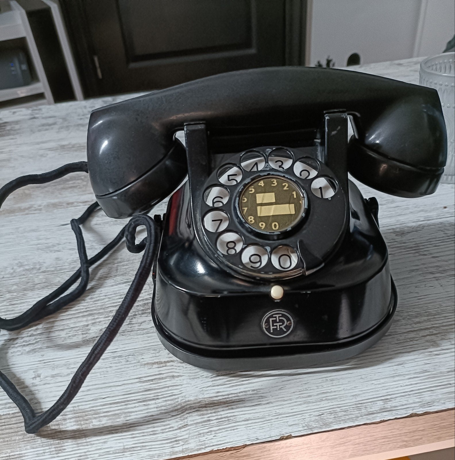 Téléphone ancien RTT 56B – BTMC – Belgique – 1956, Telecommunicatie, Vaste telefoons | Niet Draadloos, Ophalen, Bakeliet