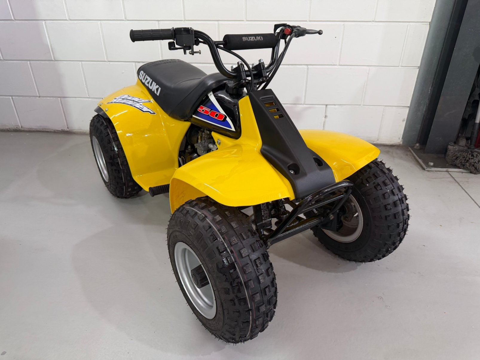 Unieke orginele suzuki lt50, Motos
