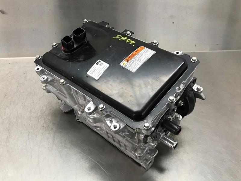ONDULEUR Toyota Yaris IV (P21 / PA1 / PH1) (01-2020/-), Autos : Pièces & Accessoires, Électronique & Câbles, Toyota, Utilisé