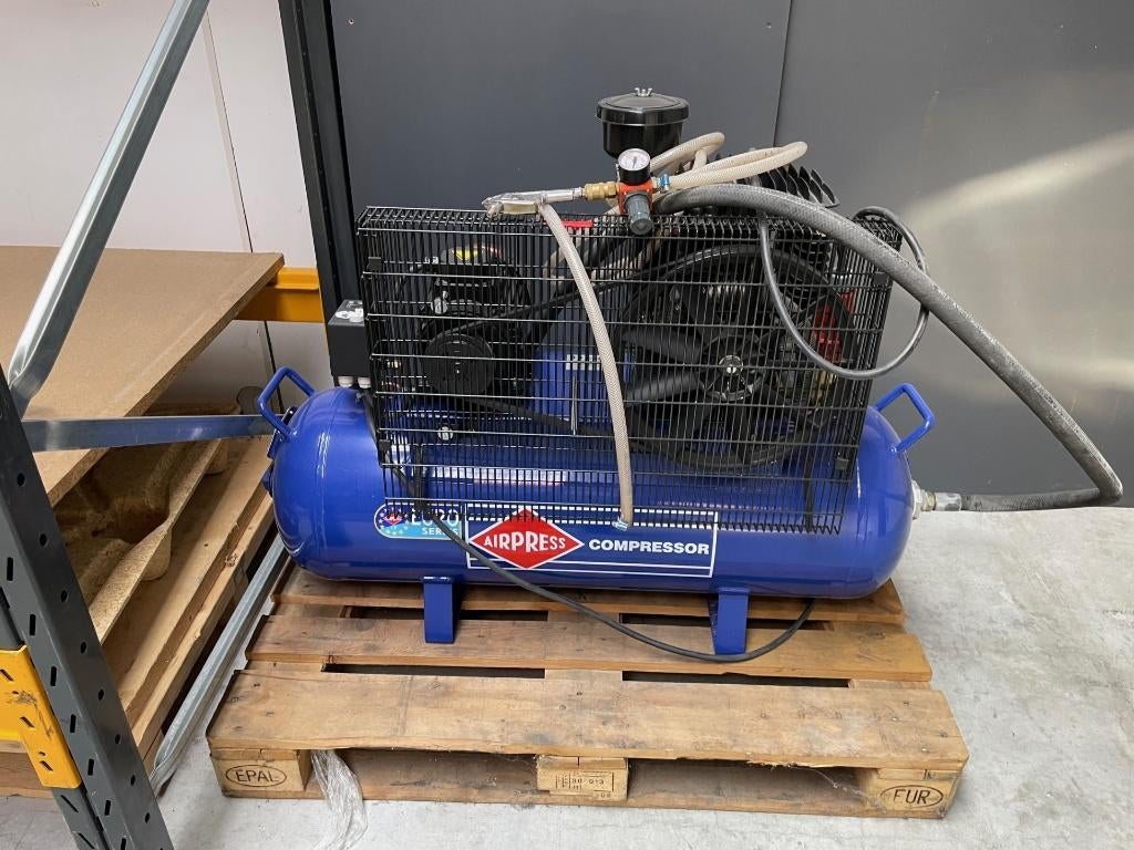 Airpress K100-450 compressor 3pk 100L krachtstroom + ombouw, Doe-het-zelf en Bouw, Compressors, Gebruikt, 10 bar of meer, 25 tot 100 liter