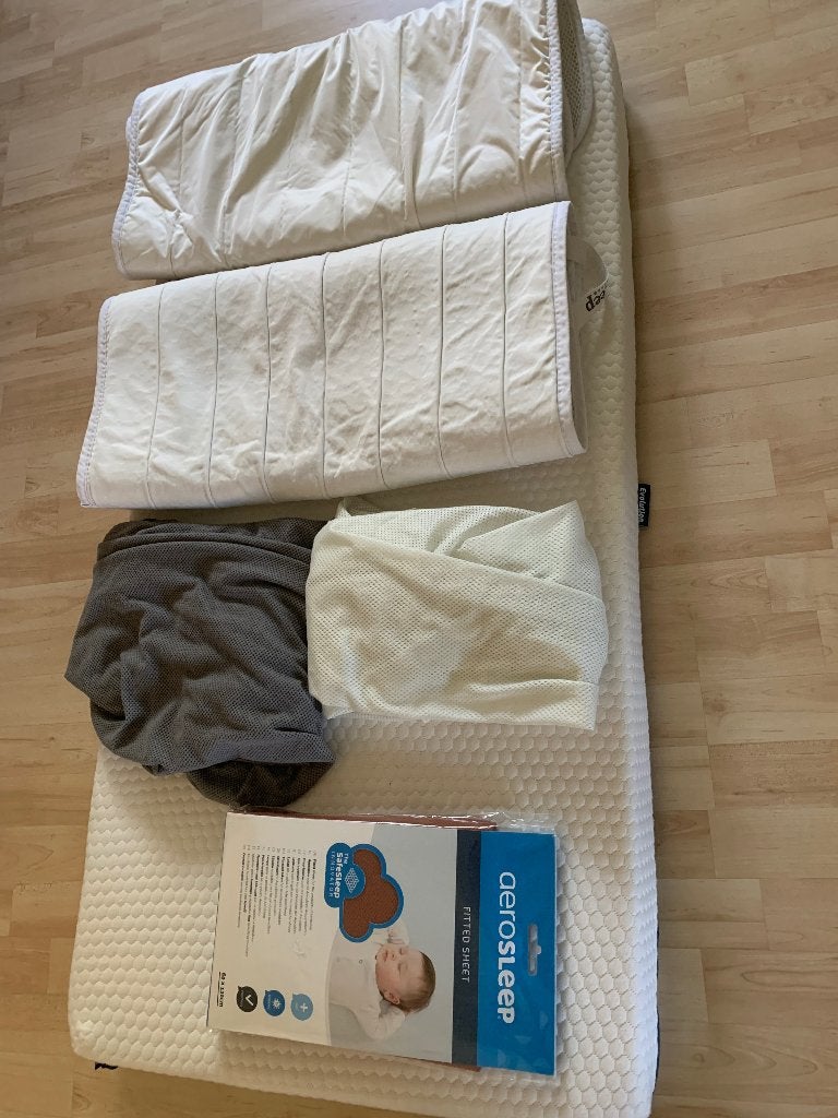 Aerosleep matras, matrasbeschermers (2) en hoeslakens (3), Kinderen en Baby's, Ophalen, Jongetje of Meisje, Ledikant, Beddengoedset